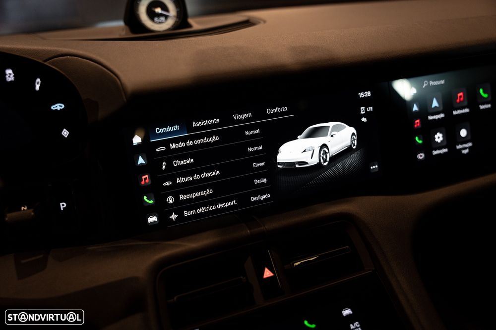 Porsche Taycan 4S - 22