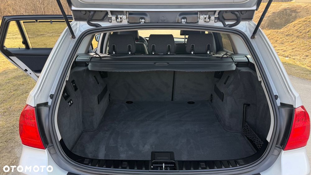 BMW Seria 3 320d xDrive - 26