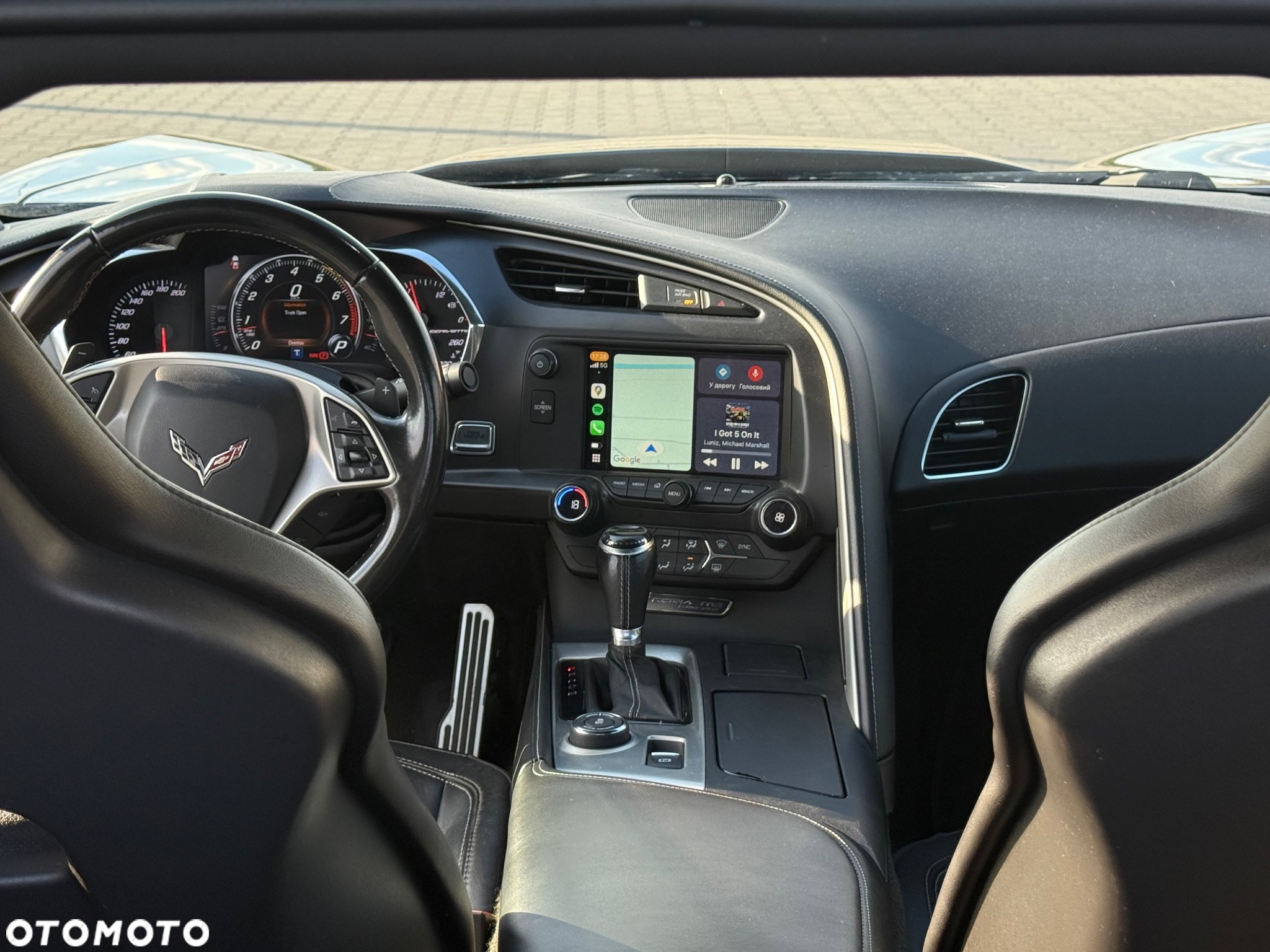 Chevrolet Corvette - 10