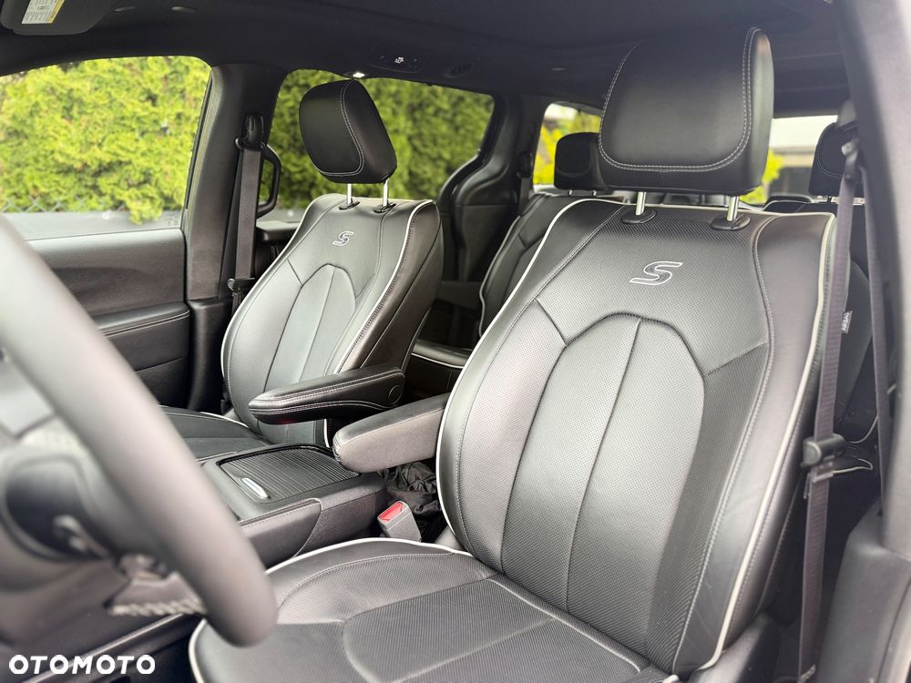 Chrysler Pacifica - 15