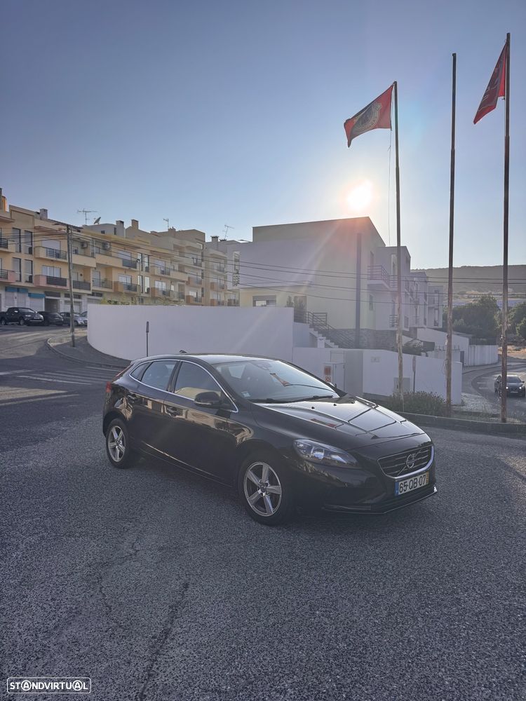 Volvo V40 2.0 D2 Momentum Geartronic - 1