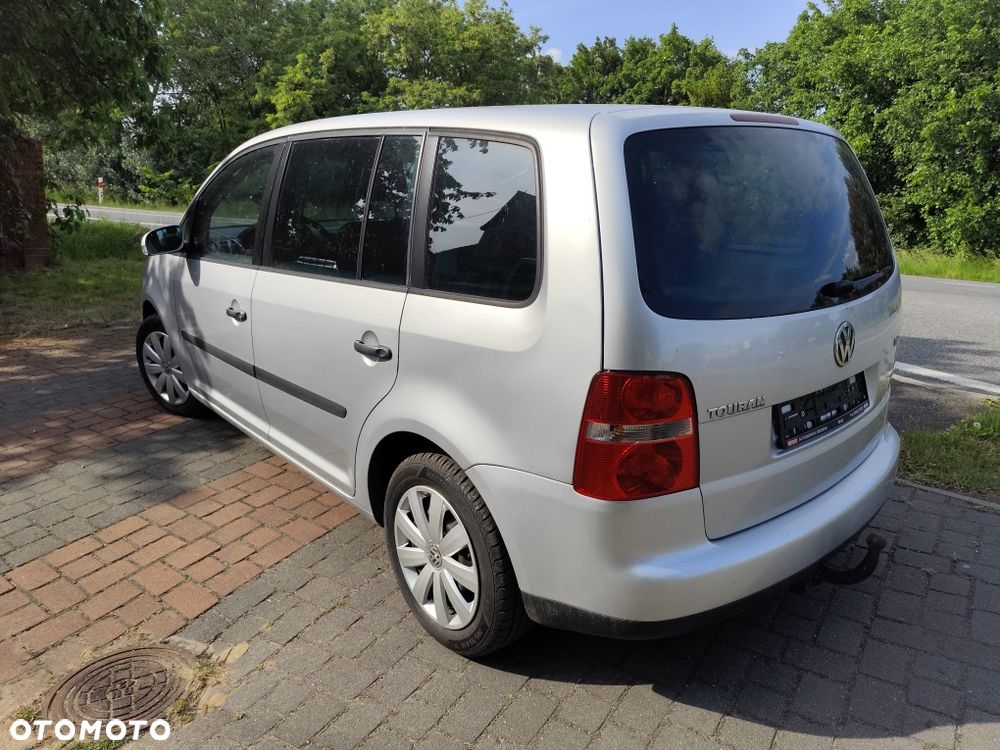 Volkswagen Touran - 4