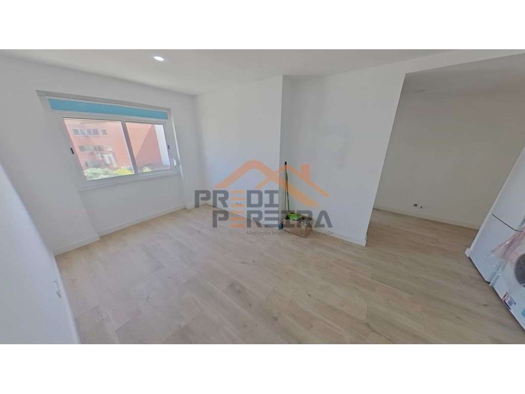 Situado em Odivelas, apartamento T2+1, remodelado. - Grande imagem: 5/22