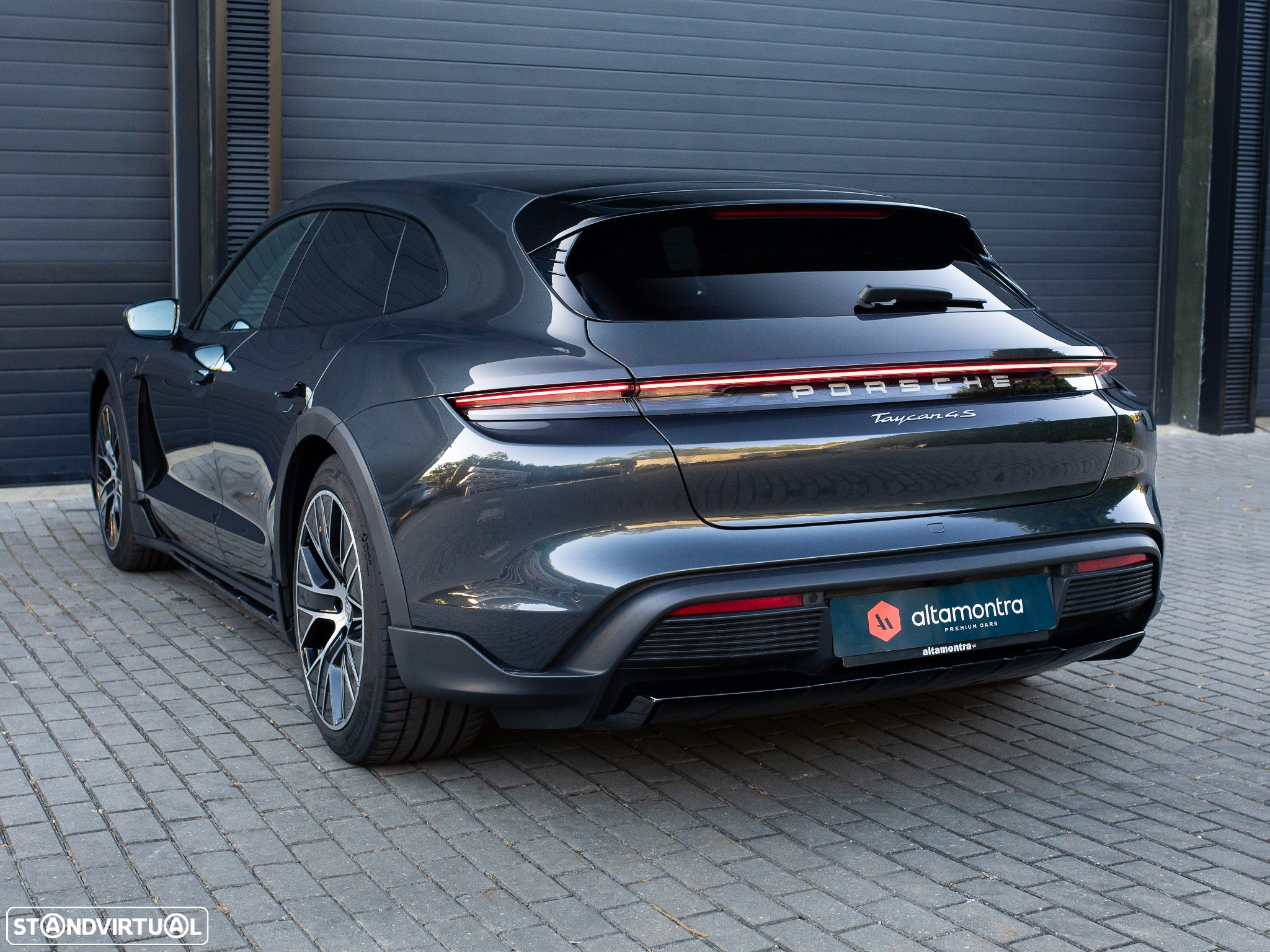 Porsche Taycan Cross Turismo 4S - 16