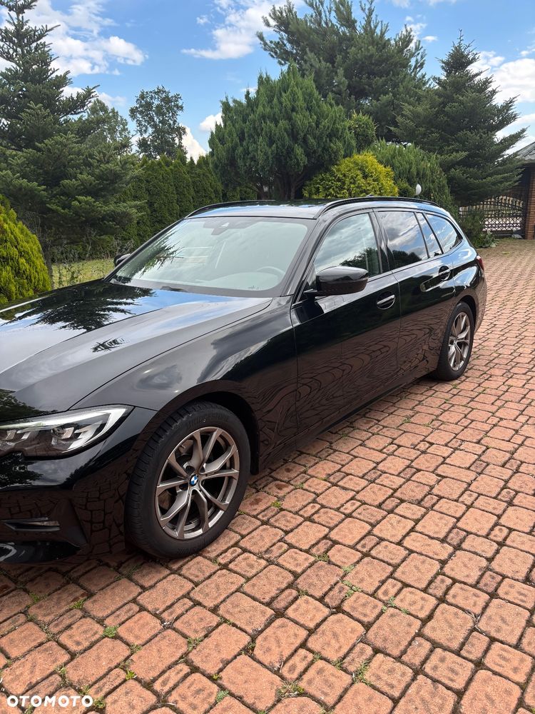 BMW Seria 3 320d Touring xDrive Sport Line - 4
