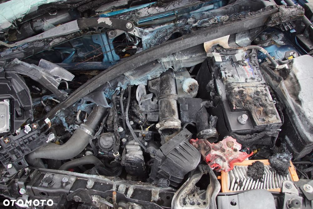 Auto na części - Renault Arkana Lift 1.3 TCE 140 KM H5H490 DW5007 TERRF 2024R Silnik Skrzynia Drzwi Błotnik Zderzak Klapa Lampa Lusterko Klamka Szyba Deska Kokpit Sterownik Moduł Czujnik Licznik Wyświetlacz Panel Kierownica - 18