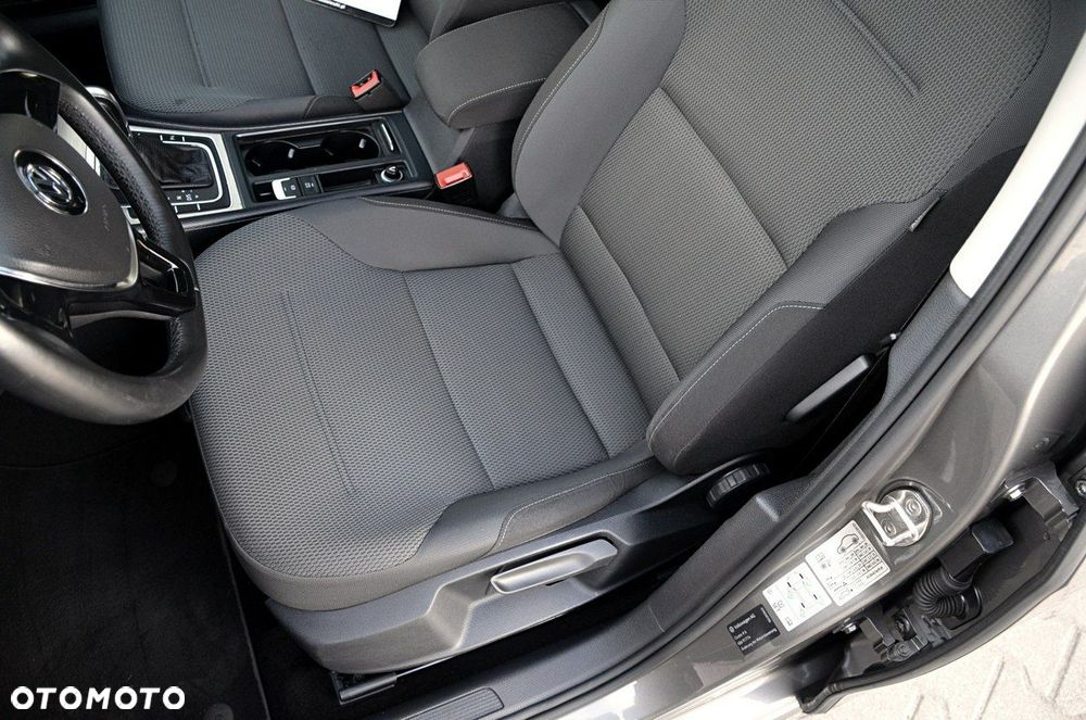 Volkswagen Golf - 17