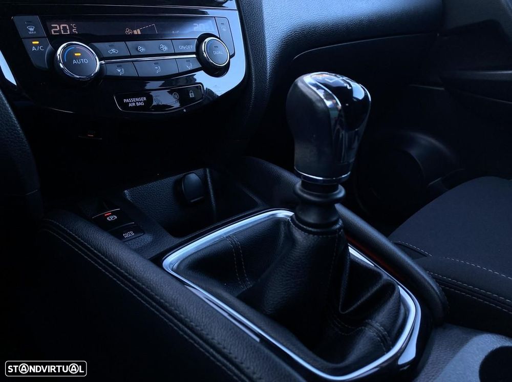 Nissan Qashqai 1.5 dCi N-Connecta J18 - 22