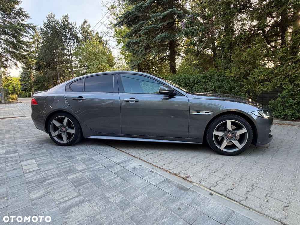 Jaguar XE 2.0 T R-Sport - 8