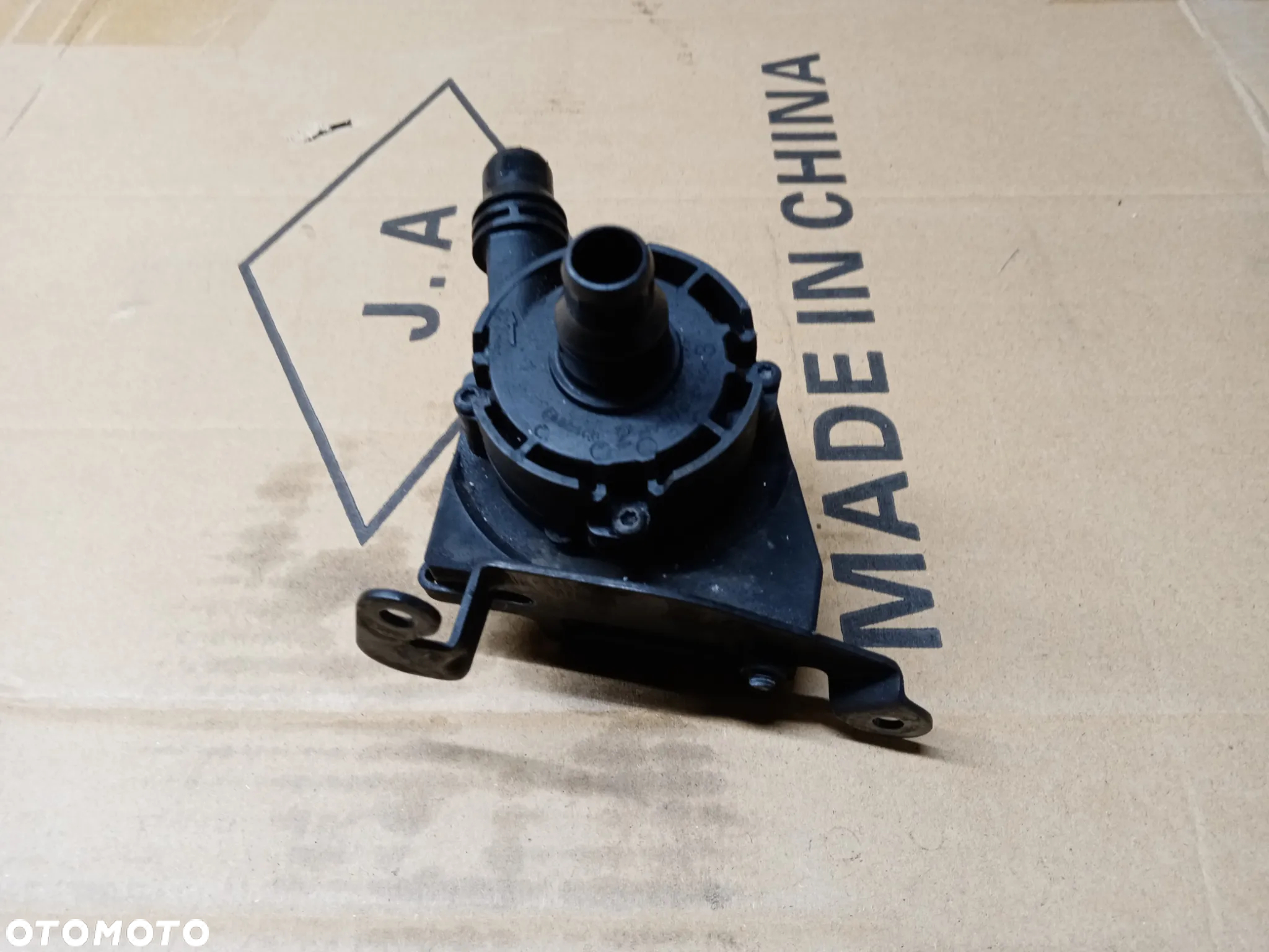 Dodatkowa pompka obiegu wody elektrozawór BMW M5 G30 F90 0392023334 - 3