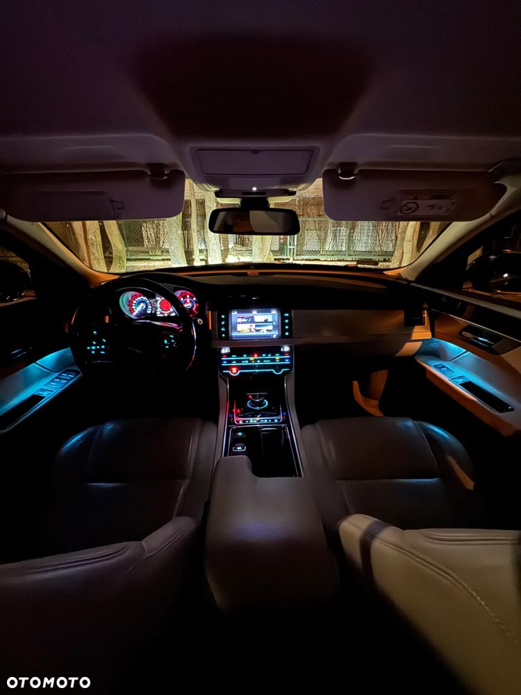 Jaguar XF 20d R-Sport - 13