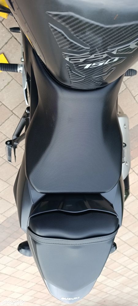 Suzuki GSR - 10