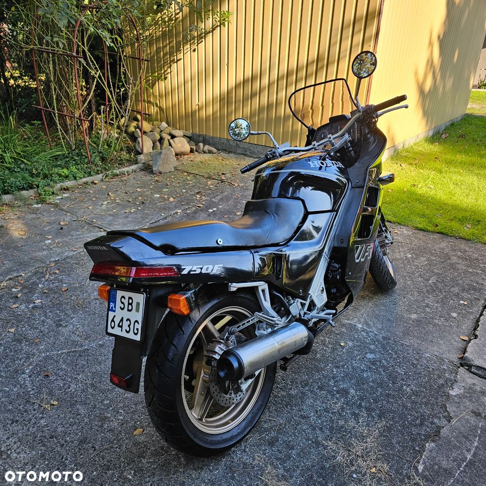 Honda VFR - 3