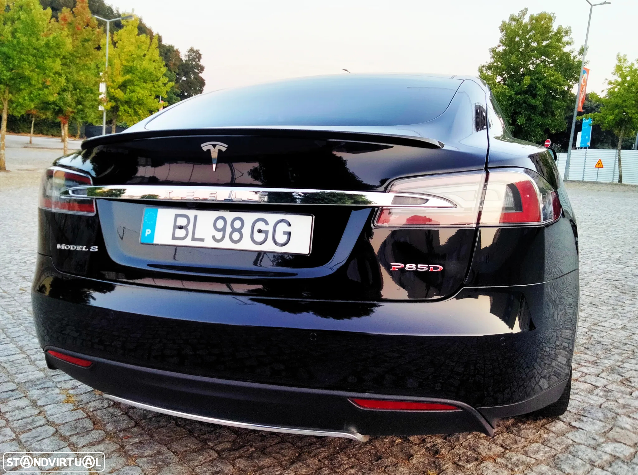 Tesla Model S P85D - 4