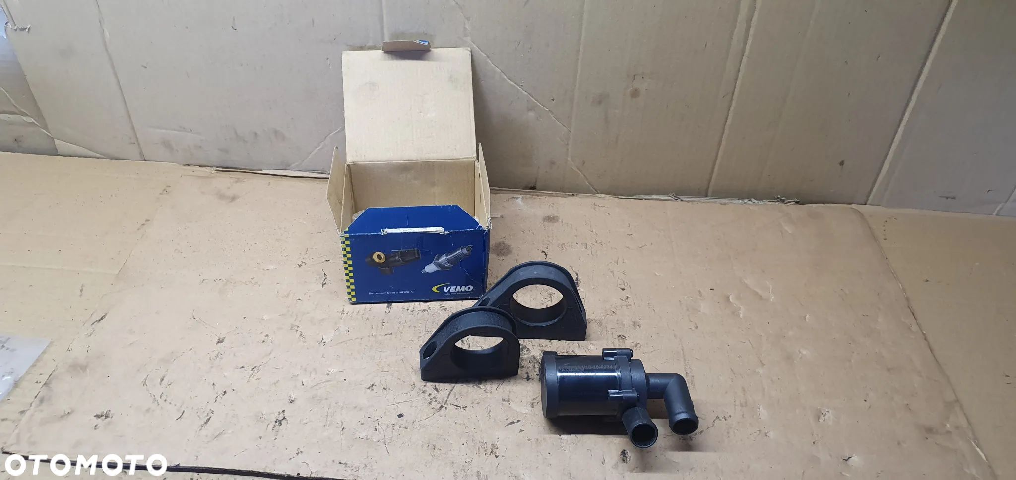 Dodatkowa pompka obiegu wody NOWA VEMO Audi A3 8P V10-16-0034 7N0965561 - 1
