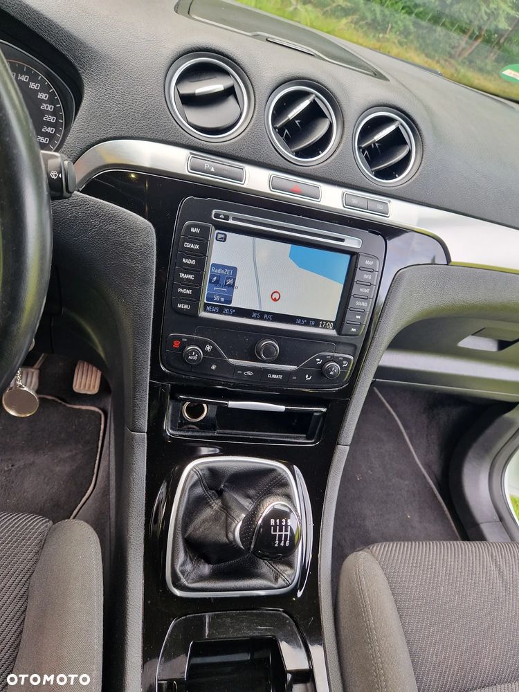 Ford S-Max - 11
