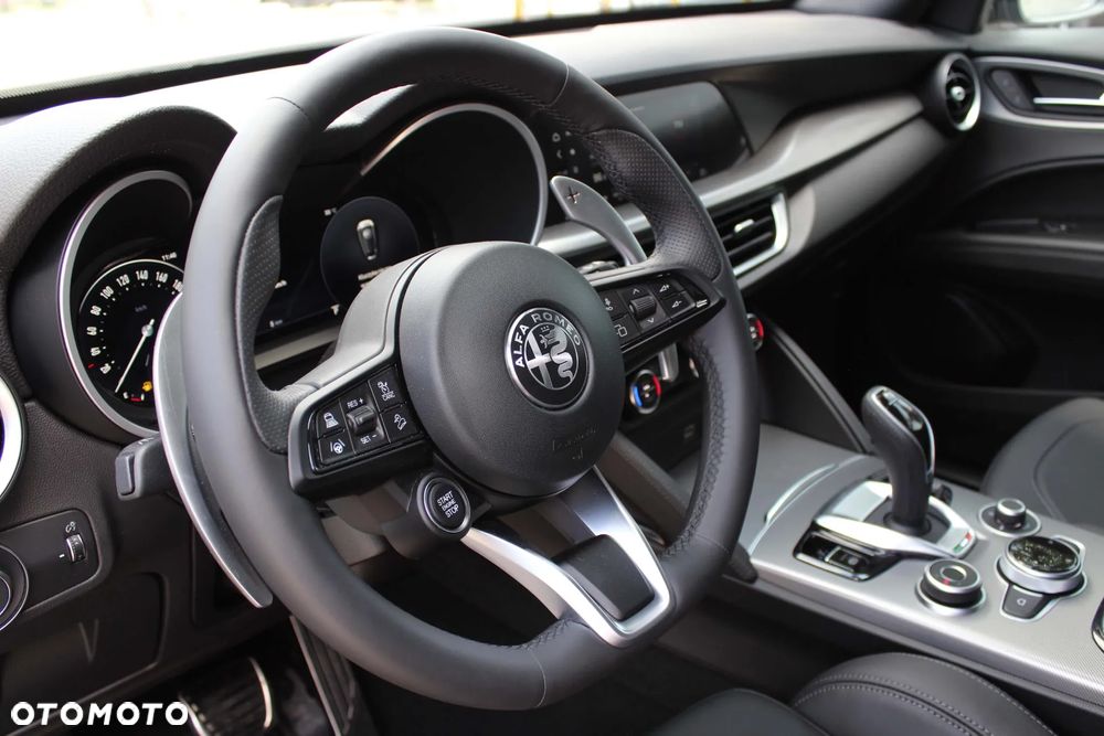 Alfa Romeo Stelvio - 16