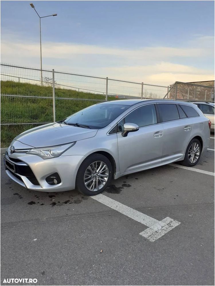 Toyota Avensis 2.0 D-4D Luxury - 2