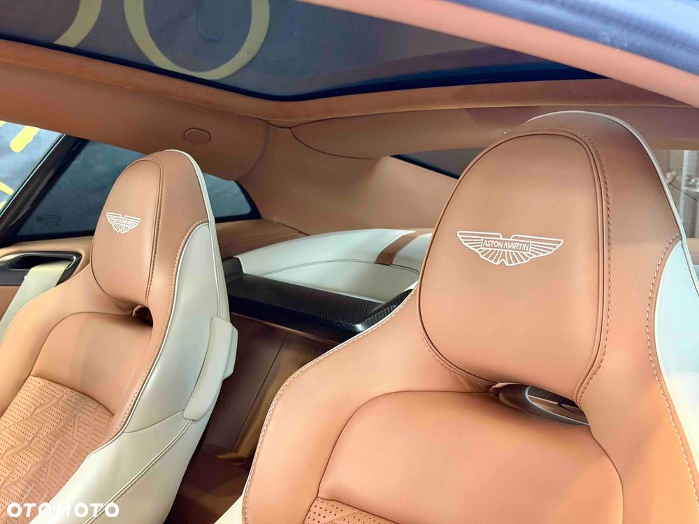 Aston Martin Vanquish - 22