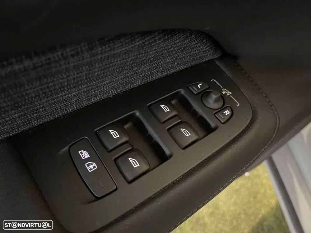 Volvo V60 2.0 T6 AWD TE Essential - 32
