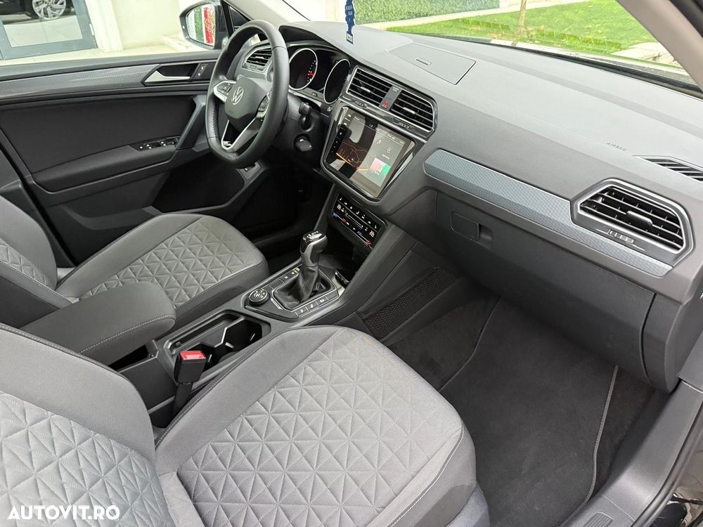 Volkswagen Tiguan - 11