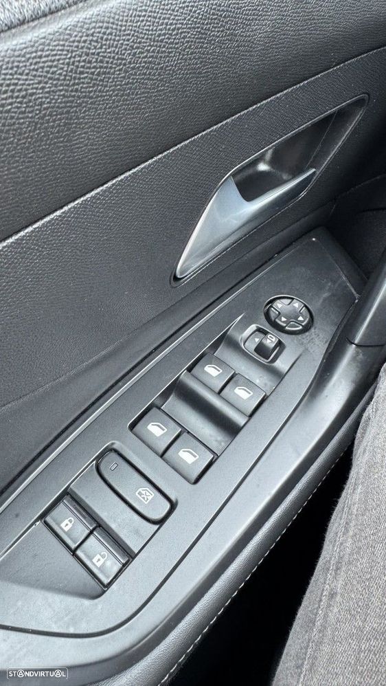 Peugeot e-308 156 Allure - 27