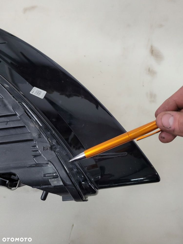 LAMPA PRAWY PRZÓD AUDI Q5 8R0941754C - 8