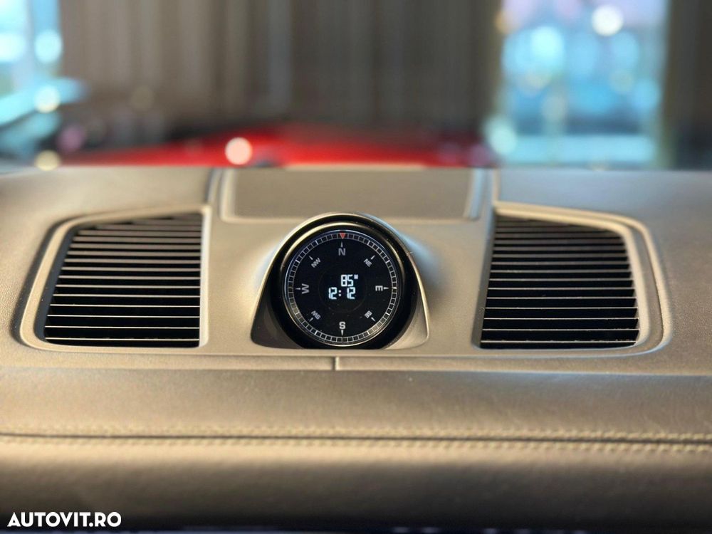 Porsche Cayenne S - 32