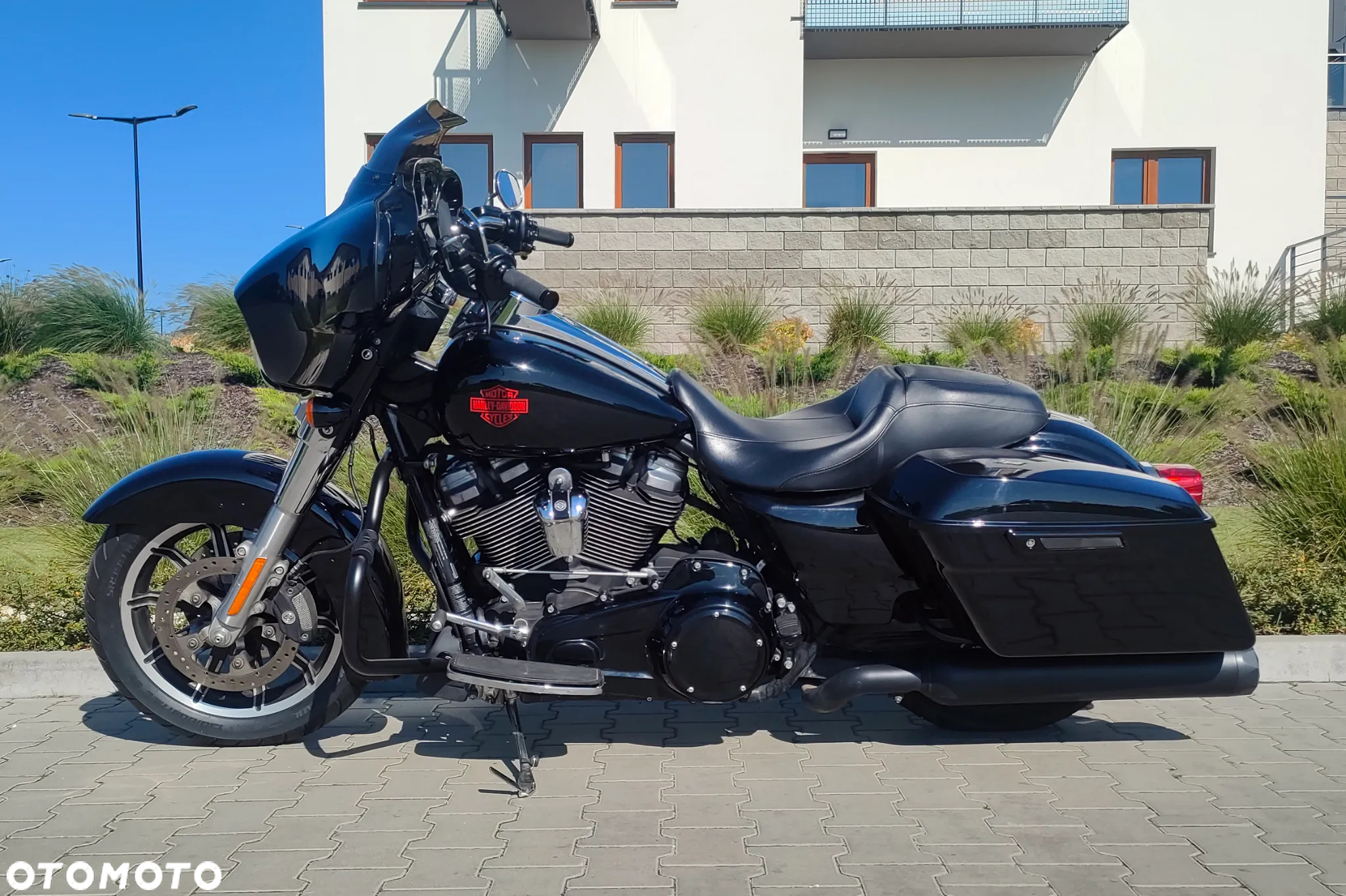 Harley-Davidson FLHT Electra Glide Standard - 12