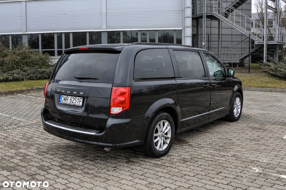 Dodge Grand Caravan - 4