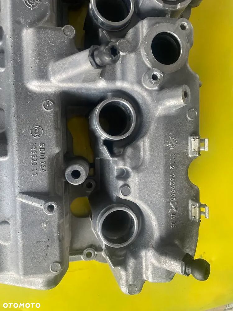 BMW F06 5.0i N63B44B POKRYWA ZAWOROW 7629995 - 3
