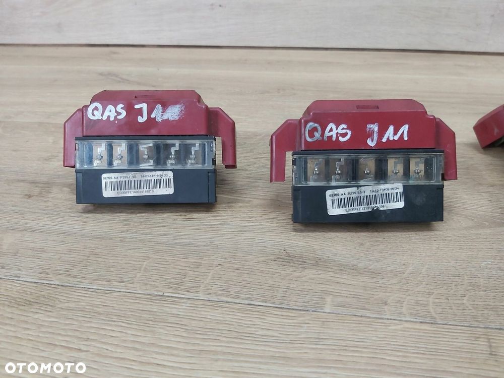 Nissan Qashqai II J11 klema plusowa akumulatora - 2