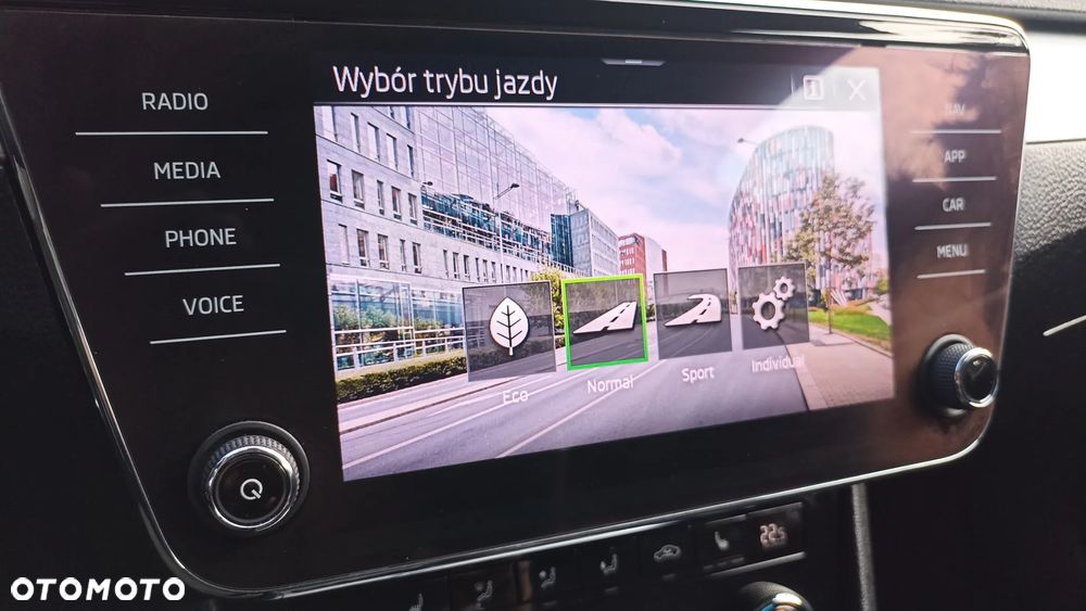 Skoda Superb 2.0 TDI SCR Ambition - 17