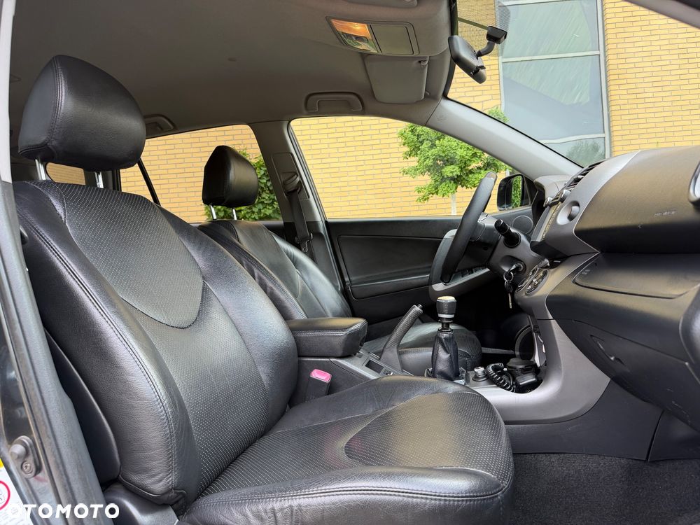 Toyota RAV4 2.2 D-4D Prestige - 24
