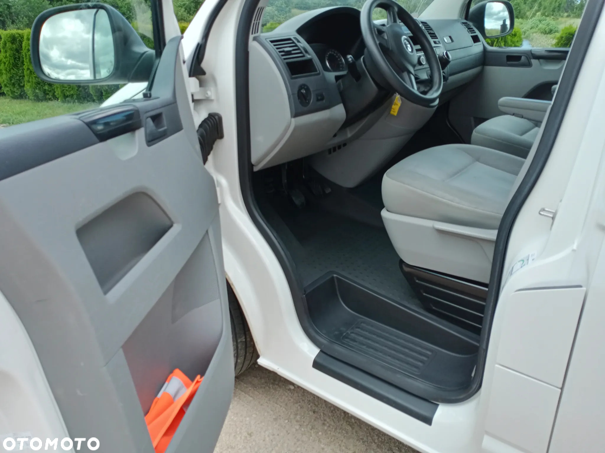 Volkswagen T5 LIFT T6 9 osobowy 2015 .rok 2.0 140 KM Long  6 bieg. serwis do końca doinwestowany klima  tempomat  vebasto isofix - 8