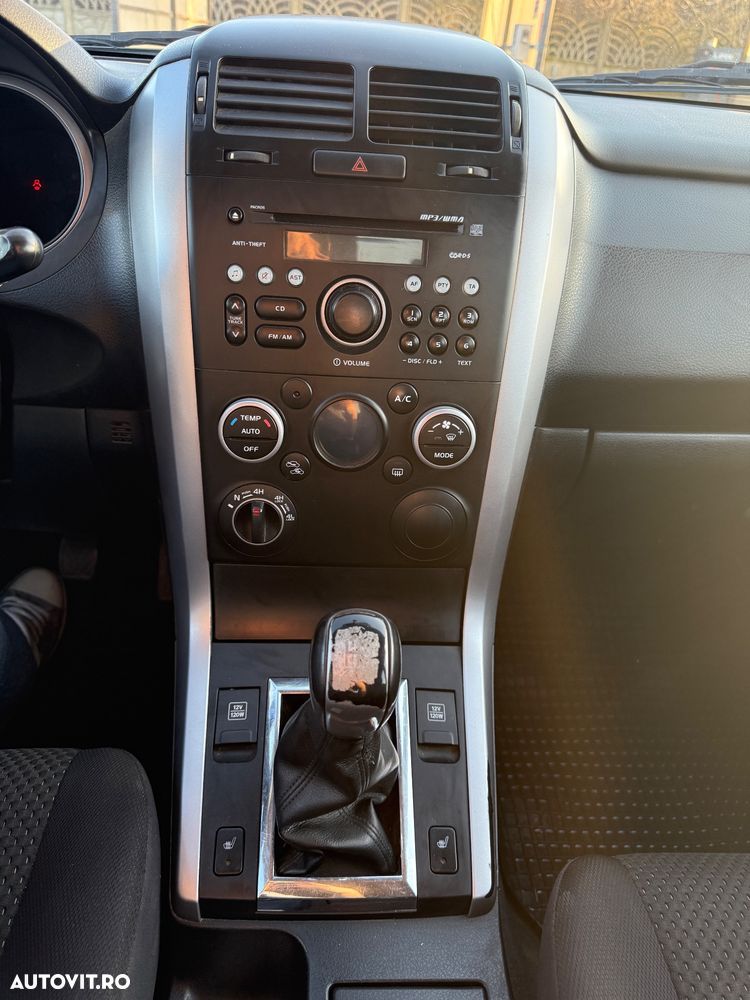 Suzuki Grand Vitara 1.9 DDIS JLX - 10