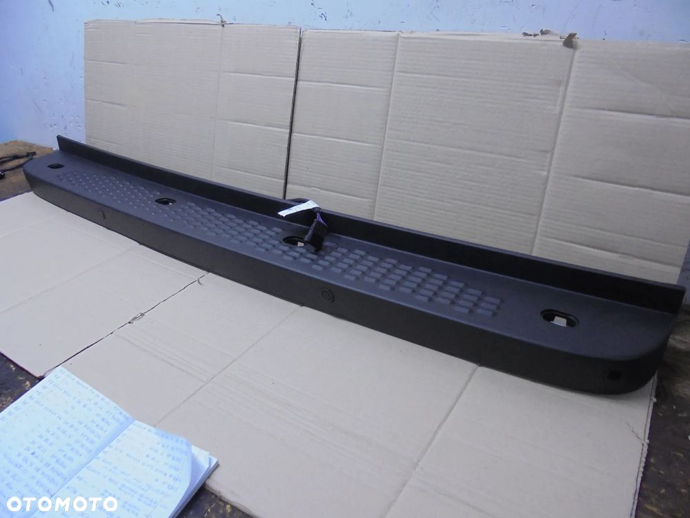 STOPIEŃ TYLNY NAKŁADKA ZDERZAKA TYŁ IVECO DAILY 2014- 5801627396 parktronik - 1