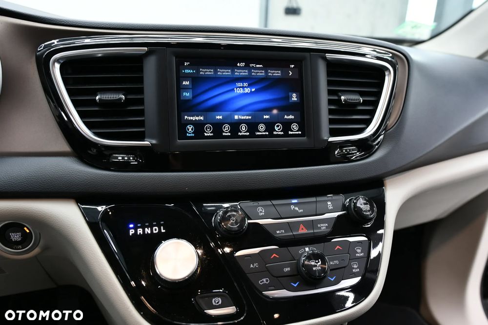 Chrysler Pacifica - 22