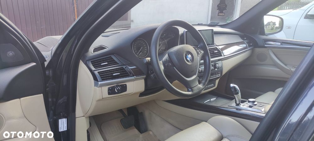 BMW X5 4.8i - 4
