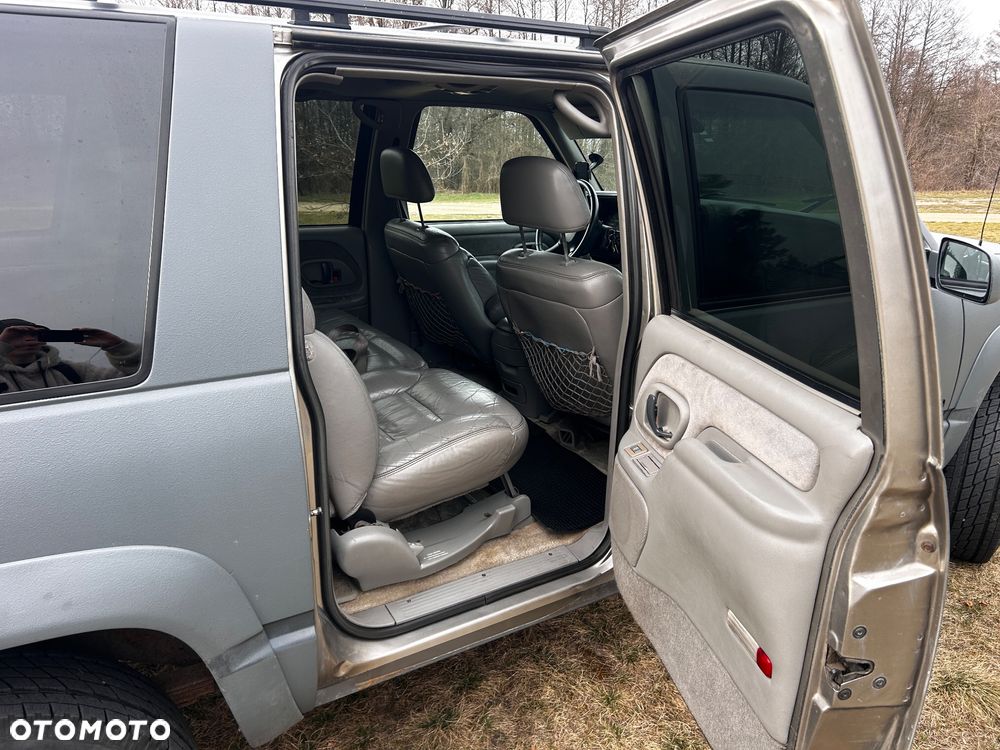 Chevrolet Suburban - 11