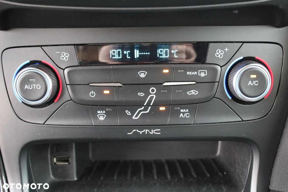 Ford Focus 1.0 EcoBoost STart-Stopp-System TITANIUM - 32