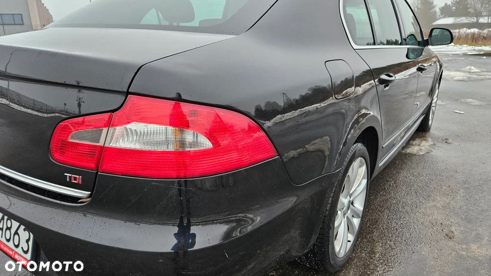 Skoda Superb 2.0 TDI Comfort DSG - 27