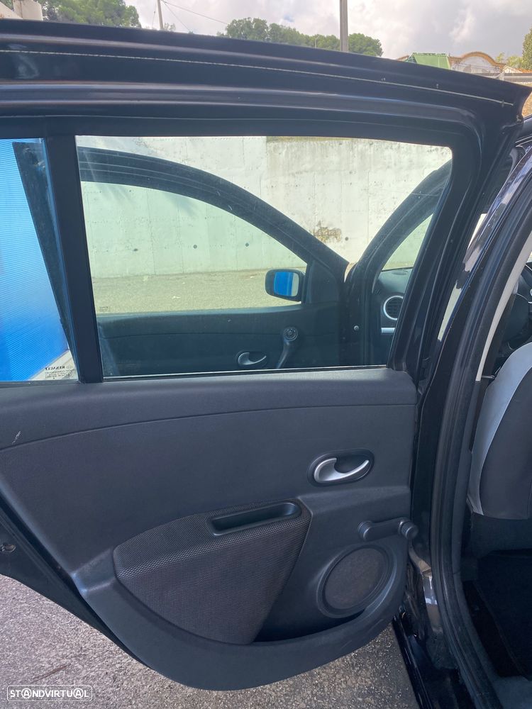 Renault Clio 1.2 16V Rip Curl II - 17