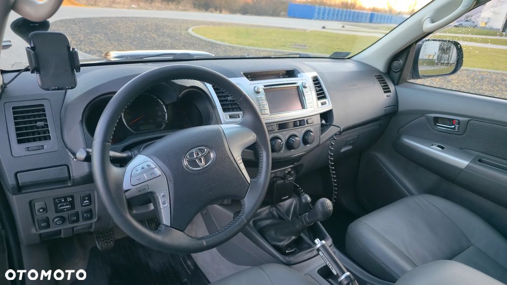 Toyota Hilux 2.5 D-4D SR - 15