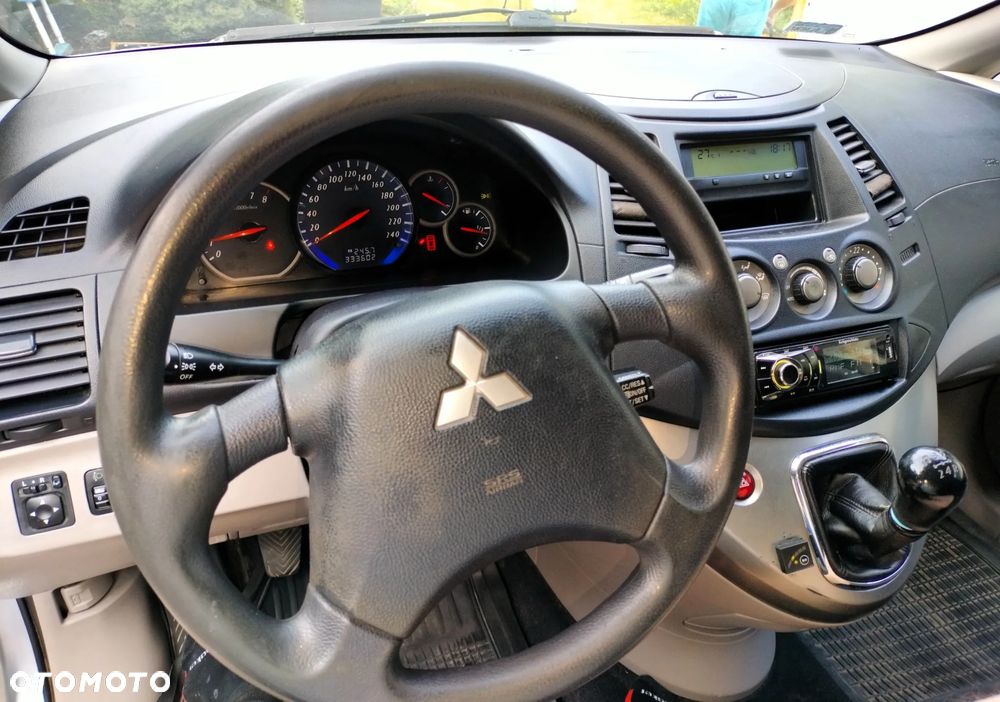 Mitsubishi Grandis - 19