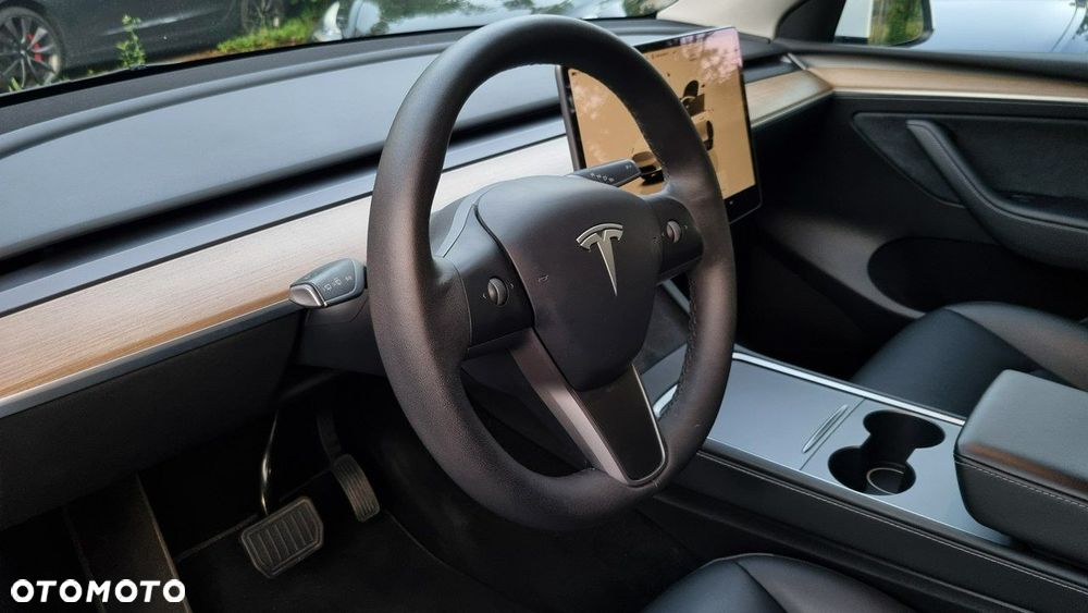 Tesla Y - 18