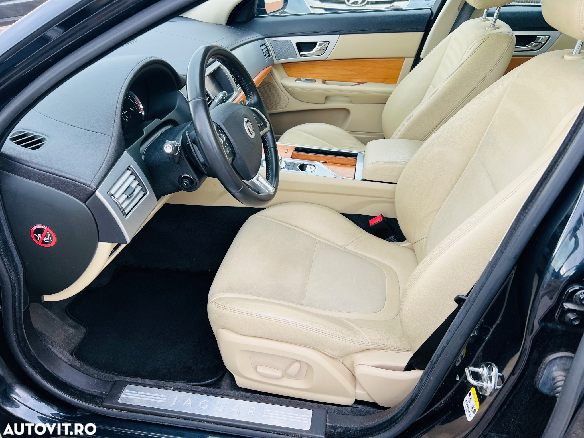 Jaguar XF 2.2D Premium Luxury - 6