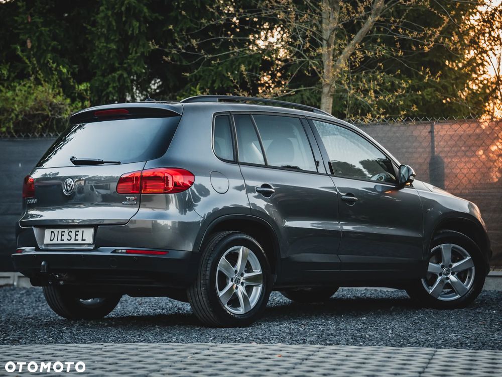 Volkswagen Tiguan 2.0 TDI DPF BlueMotion Technology Lounge Sport & Style - 11
