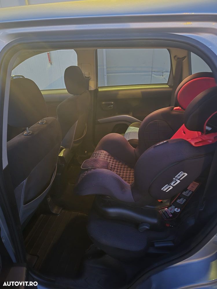Mitsubishi Outlander - 11