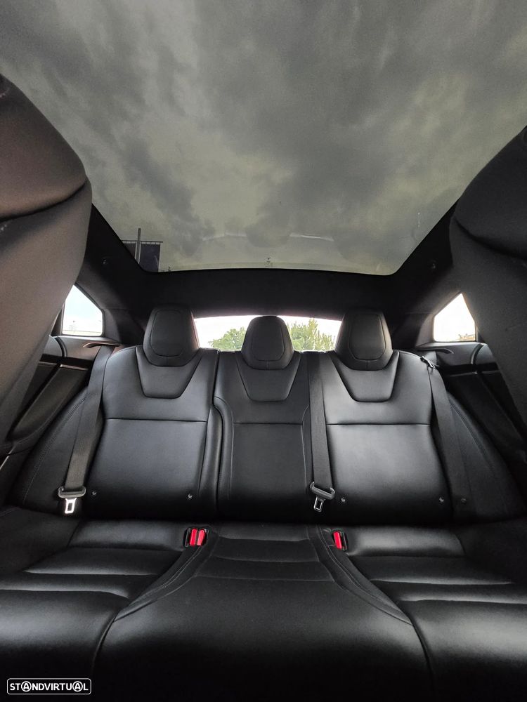 Tesla Model S Long Range - 21
